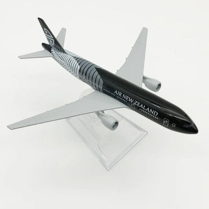 16cm Diecast B777 Aircraft Model – 1:400 Scale Collectible