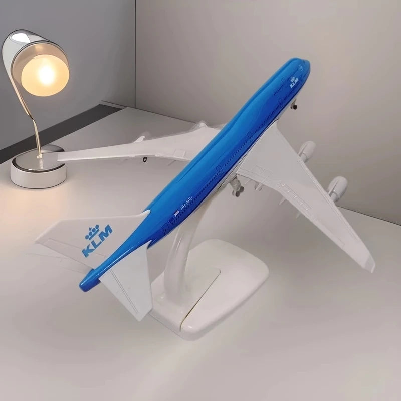 1:400 Diecast Boeing 747 Model Airplane with Landing Gear