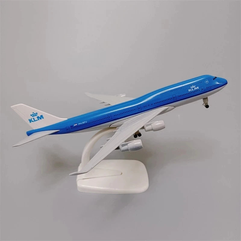 1:400 Diecast Boeing 747 Model Airplane with Landing Gear