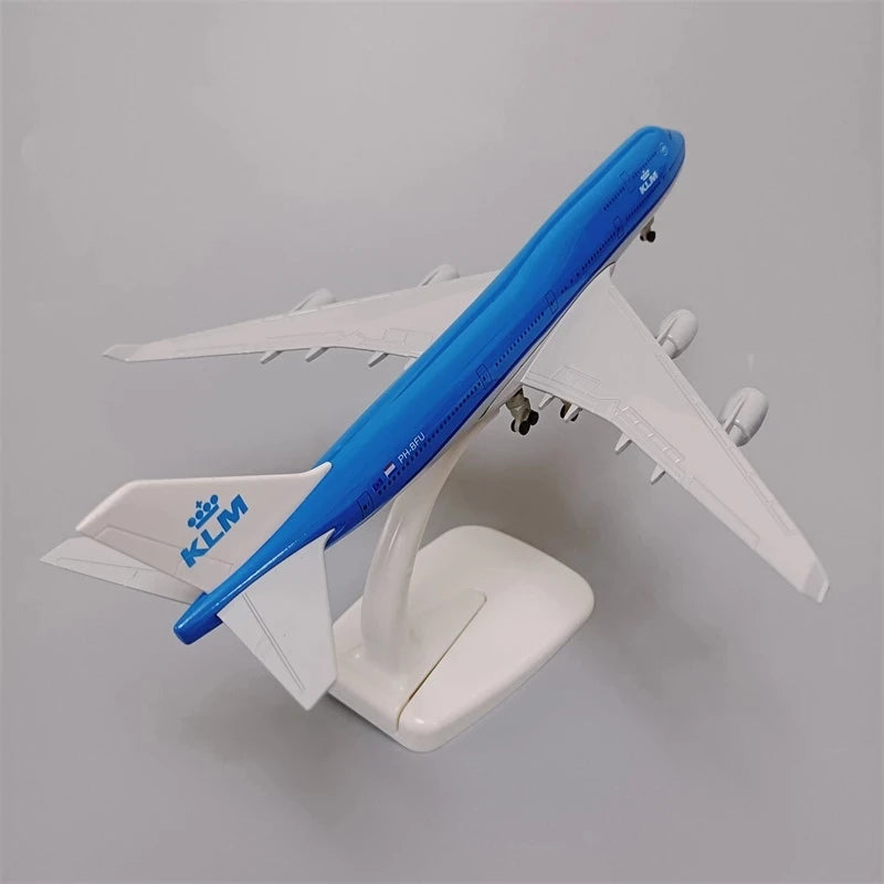 1:400 Diecast Boeing 747 Model Airplane with Landing Gear