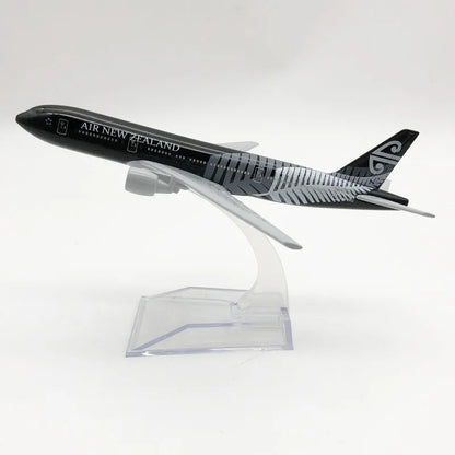 16cm Diecast B777 Aircraft Model – 1:400 Scale Collectible