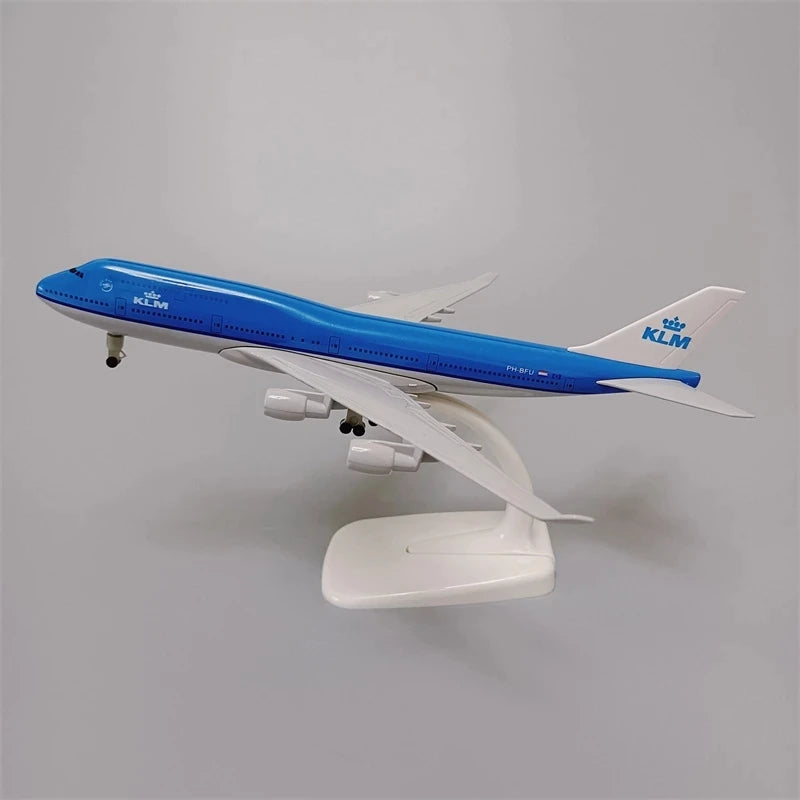 1:400 Diecast Boeing 747 Model Airplane with Landing Gear